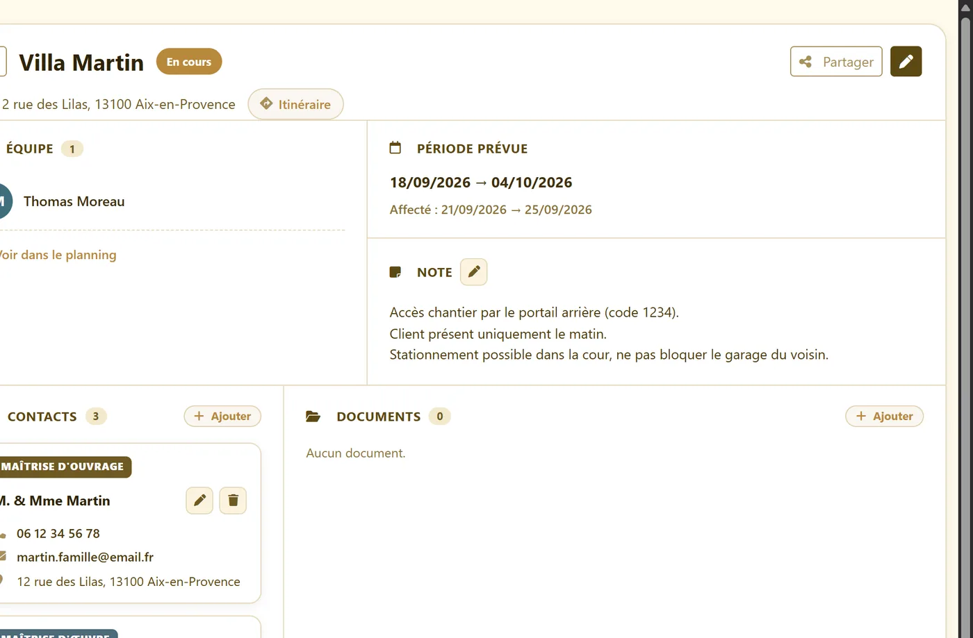 ChantierGo sur ordinateur : fiche du chantier Villa Martin avec équipe, période prévue, note d'accès et contacts.